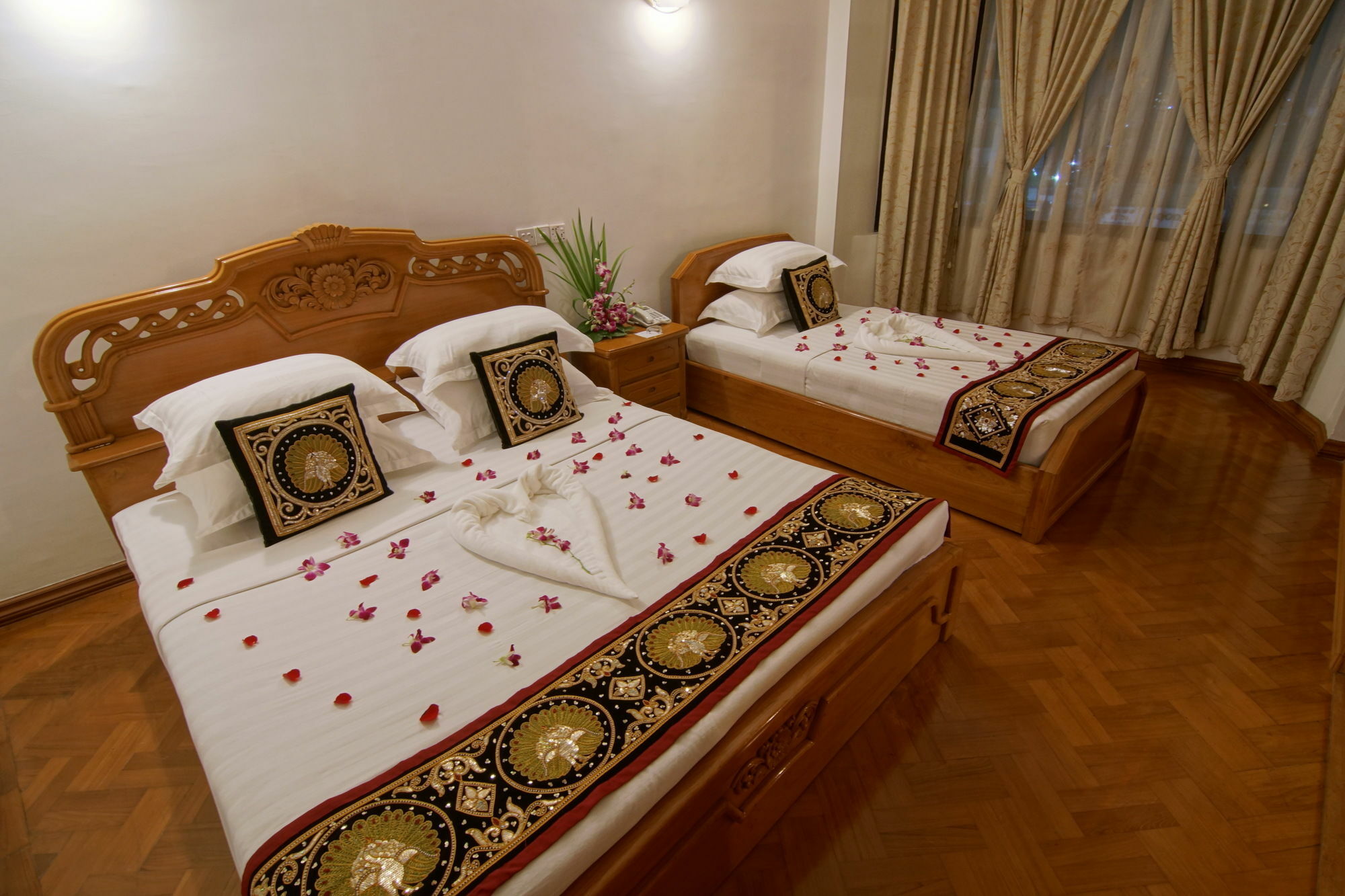 Hotel Mandalaj Kültér fotó
