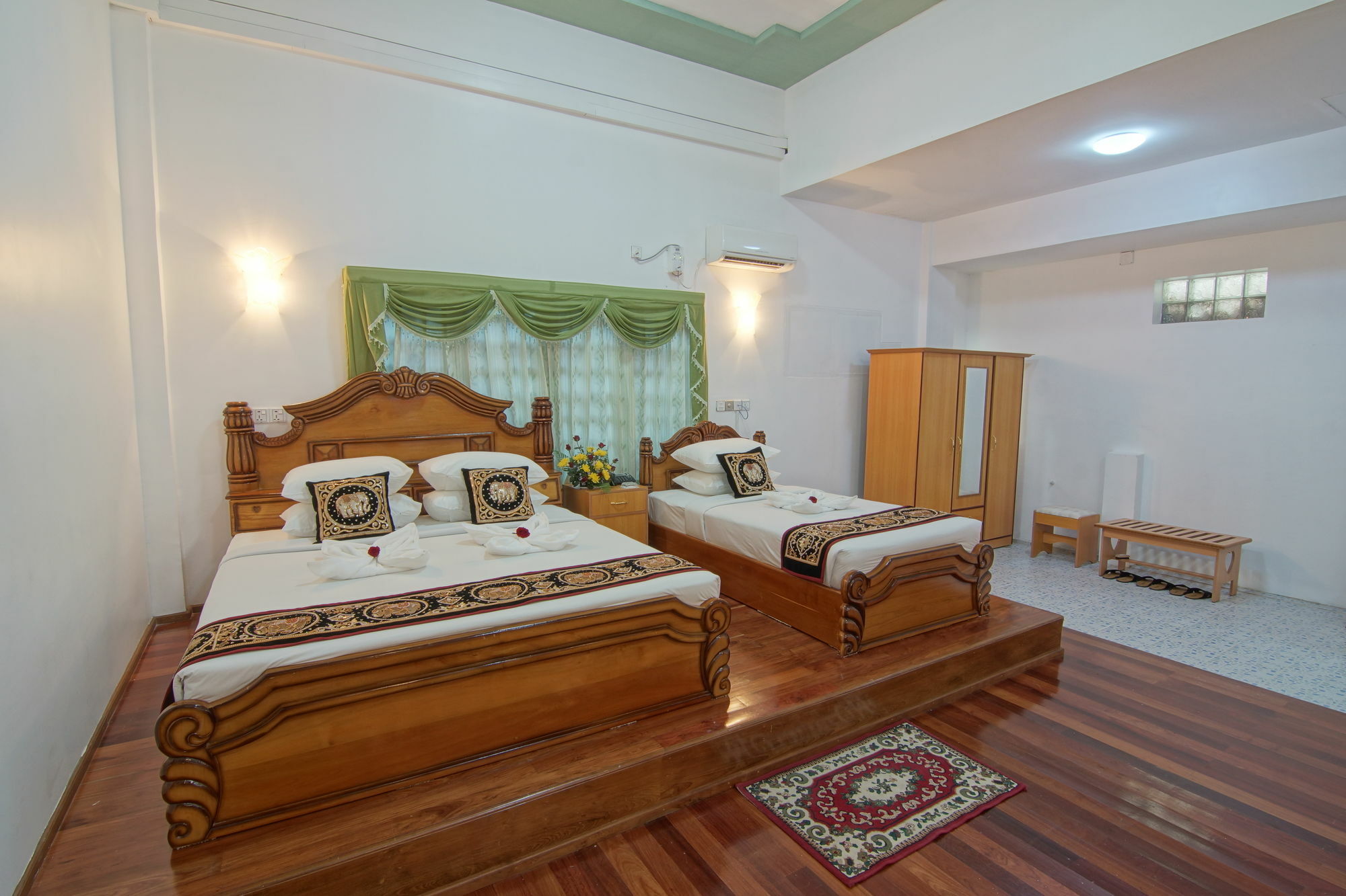 Hotel Mandalaj Kültér fotó